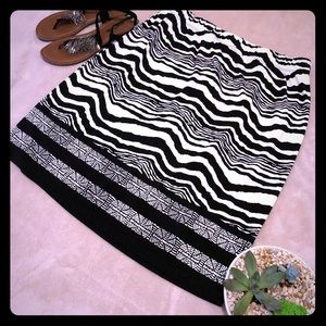 [Chico’s] Black and White skirt